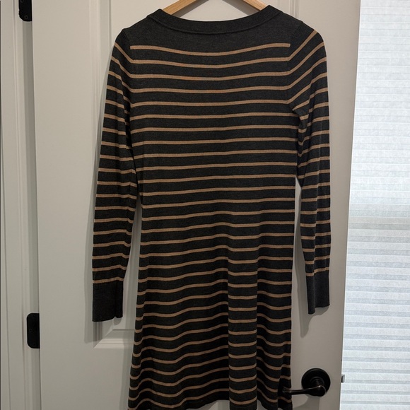 XS Women’s Loft Sweater Dress - Picture 9 of 9